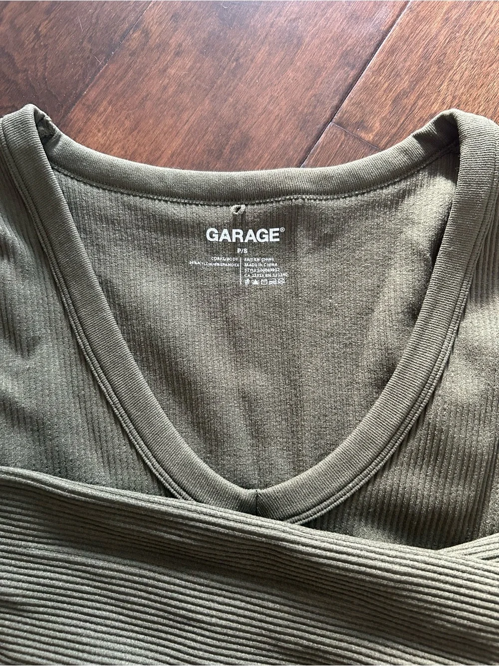 Garage Cropped Ribbed Scoop Neck Top - Picture 4 of 4